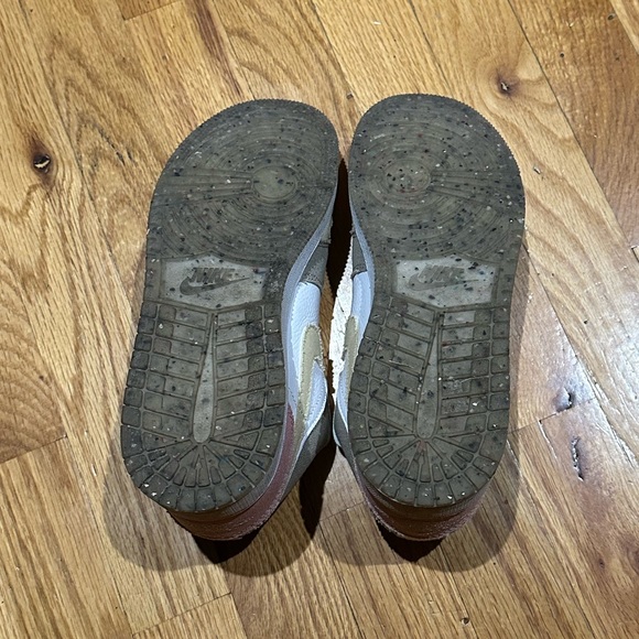 Air Jordan 1 Low SE - Picture 3 of 9